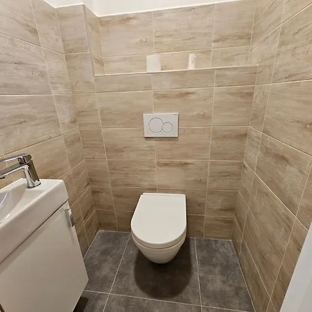 Slunny Byt V Klidne Casti Hradce Kralove - Zahrada, Parkovani Zdarma Hradec Králové Exterior foto