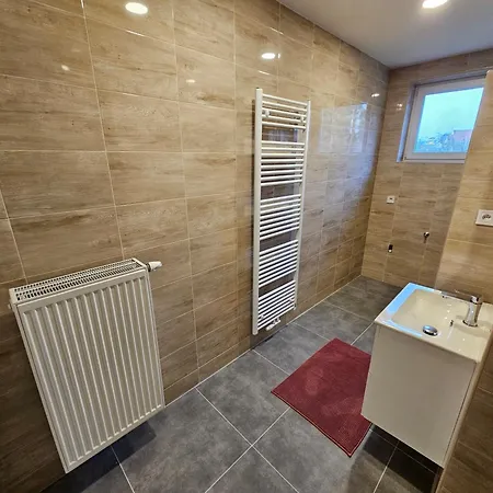Slunny Byt V Klidne Casti Hradce Kralove - Zahrada, Parkovani Zdarma Hradec Králové Exterior foto
