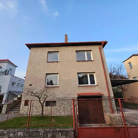 Slunny Byt V Klidne Casti Hradce Kralove - Zahrada, Parkovani Zdarma Hradec Králové Exterior foto