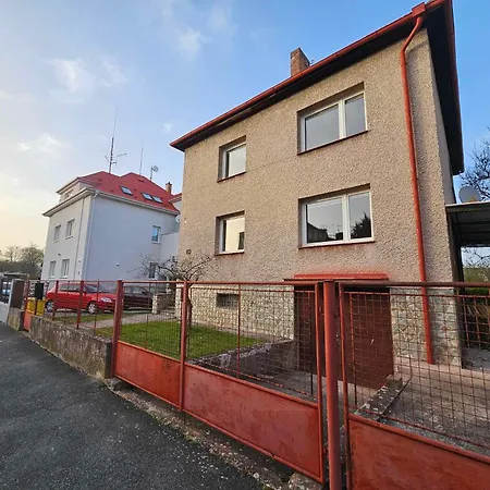 Slunny Byt V Klidne Casti Hradce Kralove - Zahrada, Parkovani Zdarma Hradec Králové Exterior foto