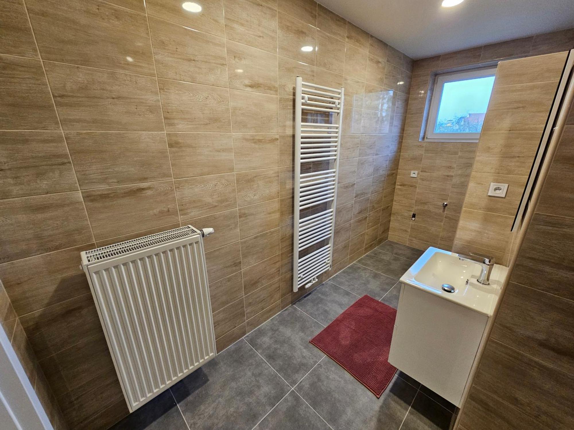 Slunny V Klidne Casti Hradce Kralove - Zahrada, Parkovani Zdarma Apartment