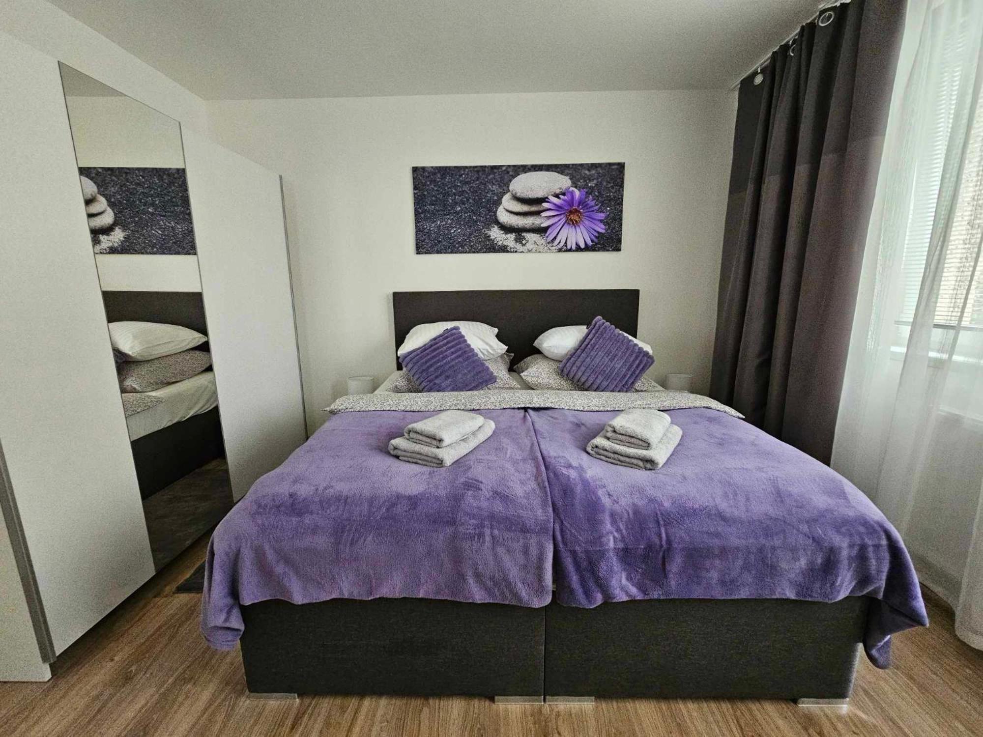 Slunny V Klidne Casti Hradce Kralove - Zahrada, Parkovani Zdarma Apartment